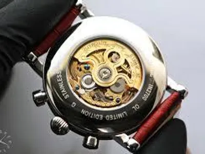 What is the term for a watch that does not need a battery?
