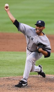 What type of pitch is former Yankees pitcher Mariano Rivera best known for throwing?