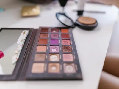 Which brand is known for their 'Chocolate Bar' eyeshadow palette?