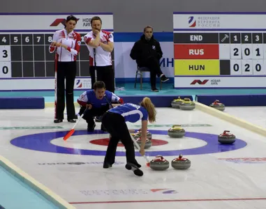 Which of the following is NOT a position in curling?