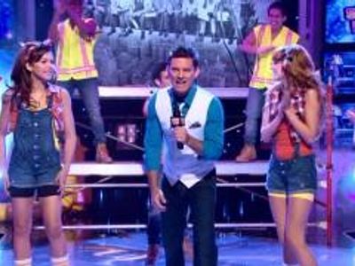 When Shake It Up, Chicago reopens who is the new host?