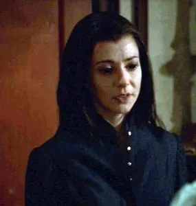 Who dies to make Willow go mad with power and almost destroy the world?