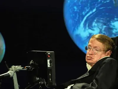 Who played the role of Stephen Hawking in the biographical film 'The Theory of Everything'?