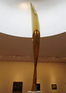 Who is known for the 'Bird in Space' sculpture series?