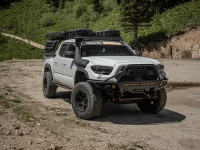Which truck accessory is used to increase ground clearance and off-road capability?