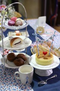 What dessert is a classic British sponge cake typically served with afternoon tea?