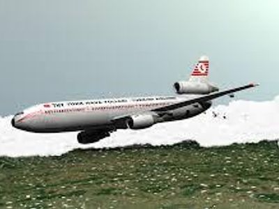Which system failure contributed to the crash of Turkish Airlines Flight 981 in 1974?