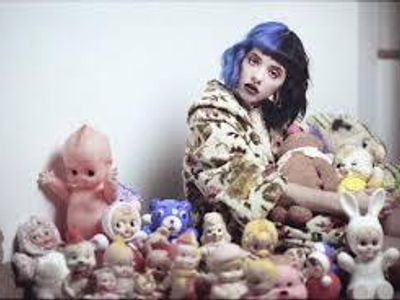What was Melanie's favorite toy growing up?