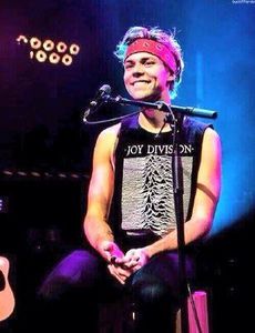 Chapter Don't Stop (Ashton's P.O.V.) Chapter Don't Stop (Ashton's P.O.V.)