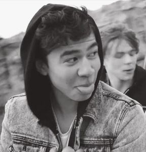 Chapter She Looks So Perfect (Calum's P.O.V.) Chapter She Looks So Perfect (Calum's P.O.V.)