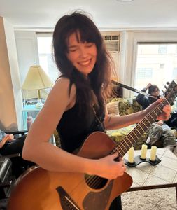 hey guys wanna hear a song *puts capo on fret 2*