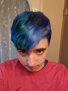 Half in half hair. Also why do I look so weird in this pic loo