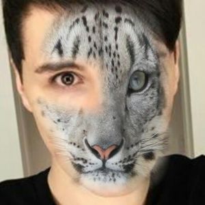 Dan looks so cute omfg aww