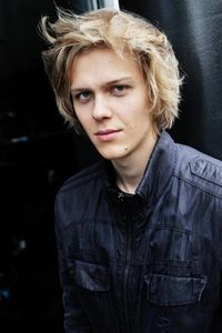 Someone on DA noted me, saying Elska looks like an actor named Jakub Gierszał.