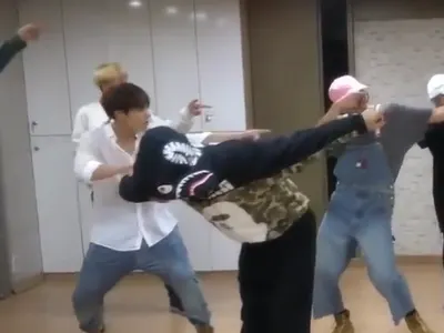 BTS DABBED DURING THEIR 'BAEPSAE' DANCE PRACTICE XD