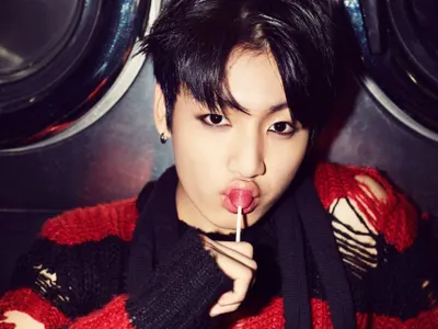 NOW DEAD TWICE OVER *shot through heart a second time by Jungkook's face*