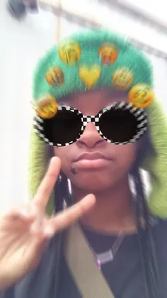 Got my starface stickers <33