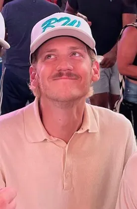 my fav pic, he looks so happyyy