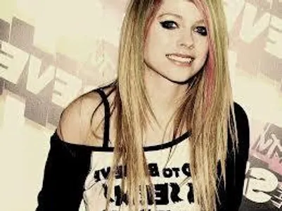Which singer do you like more: Avril Laigne or Selena Gomez?
