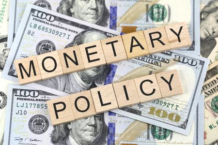 Monetary Policy Quiz (1) Monetary Policy Quiz (1)