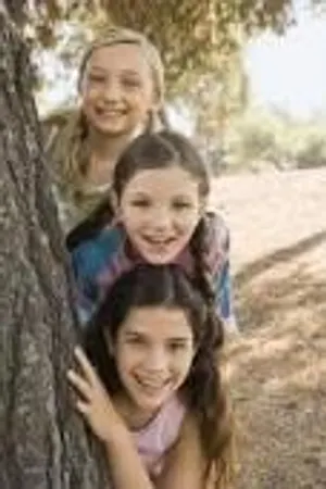 Hey!I'm hiding behind a tree!Notice me?