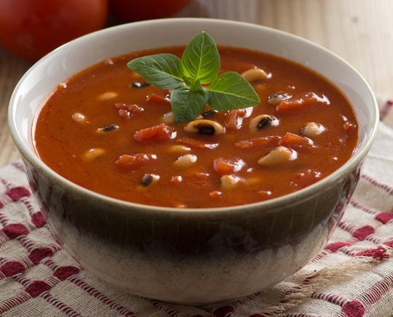 Bruine bonensoep A winter soup with other vegetables and spices, but mainly brown beans. It's very easy to make. Also, it's really hot and it might not be able to get cold ever. The heat is strong.