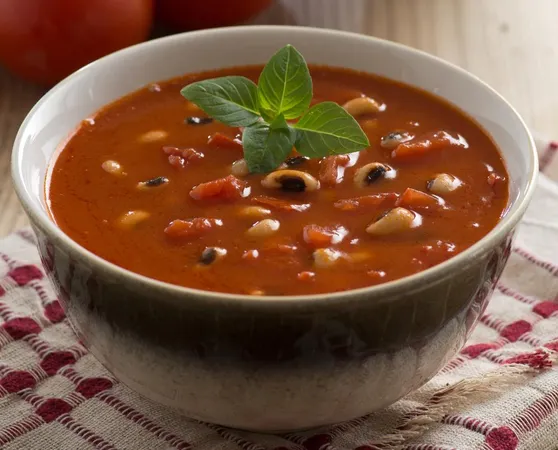 Bruine bonensoep A winter soup with other vegetables and spices, but mainly brown beans. It's very easy to make. Also, it's really hot and it might not be able to get cold ever. The heat is strong.