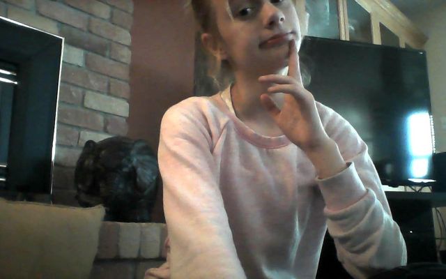 Is this Girl Pretty? Is this Girl Pretty?