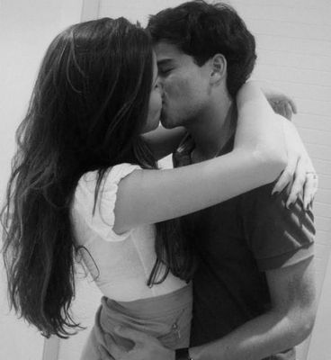 Should i have a boyfriend/girlfriend on here !?!?!?!<3 Should i have a boyfriend/girlfriend on here !?!?!?!<3