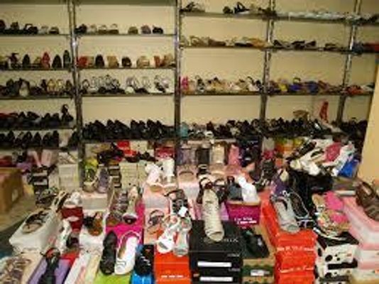 What shoes are you? (girls) What shoes are you? (girls)