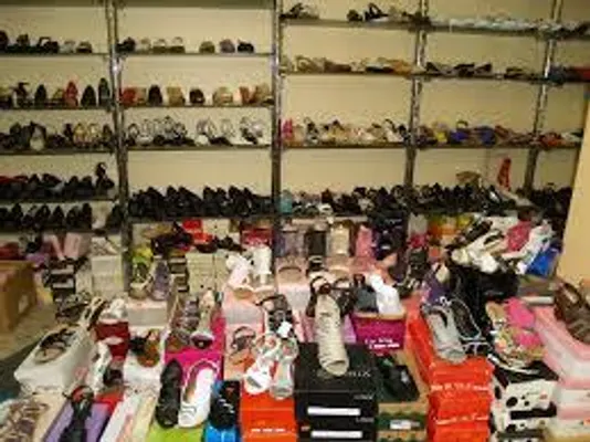 What shoes are you? (girls) What shoes are you? (girls)
