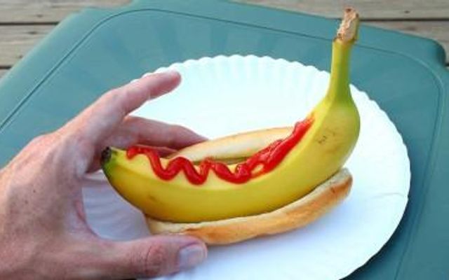 What weird food combinations do you really enjoy? What weird food combinations do you really enjoy?
