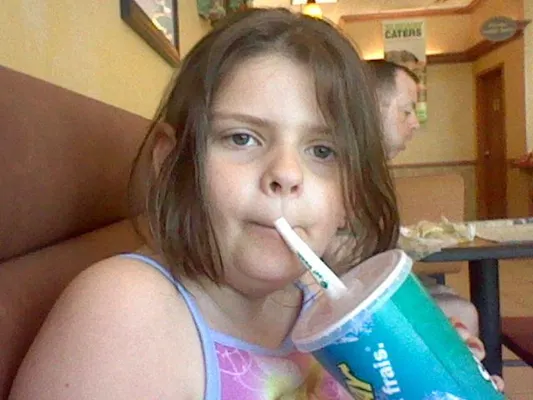 Can someone give me advice? My sister is fat.I know it's not nice to say it,but she is.She doesn't fit in ANY of her clothing and i'm worried.She just doesn't know when to STOP eating.Can someone give me some advice?(That's her in the picture) Can someone give me advice? My sister is fat.I know it's not nice to say it,but she is.She doesn't fit in ANY of her clothing and i'm worried.She just doesn't know when to STOP eating.Can someone give me some advice?(That's her in the picture)