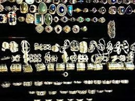 What kind of jewels do yo like? I love jewels, they look wonderful on women ;) What kind of jewels do yo like? I love jewels, they look wonderful on women ;)