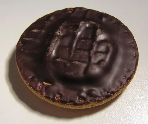 Jaffa Cakes- Are they cakes, or biscuits? This question has pondered over me (and a bunch of my class mates) for years: Is a Jaffa cake a cake, or a biscuit? Jaffa Cakes- Are they cakes, or biscuits? This question has pondered over me (and a bunch of my class mates) for years: Is a Jaffa cake a cake, or a biscuit?