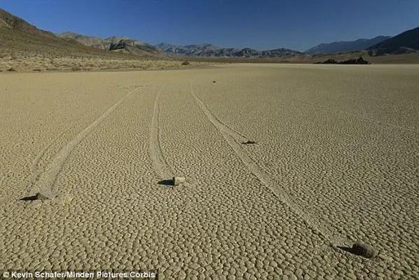 How do Death Valley's sailing stones move themselves? How do Death Valley's sailing stones move themselves?