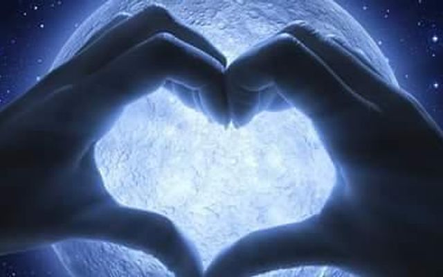 Can Someone actually fall in love at first sight? Can Someone actually fall in love at first sight?
