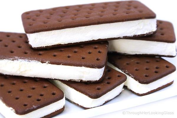 <c:out value='A few months ago I had my first Ice Cream Sandwich. IT WAS AMAZING.'/>