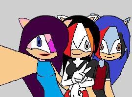 <c:out value='Jackie, Kittey, and Raihana - MOBIAN SELFIE!!'/>