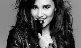 Which picture does Demi Lovato look prettiest in?