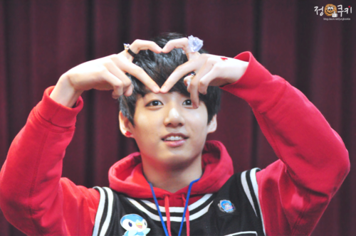 Middle-and-Pointer-Finger Heart Middle-and-Pointer-Finger Heart