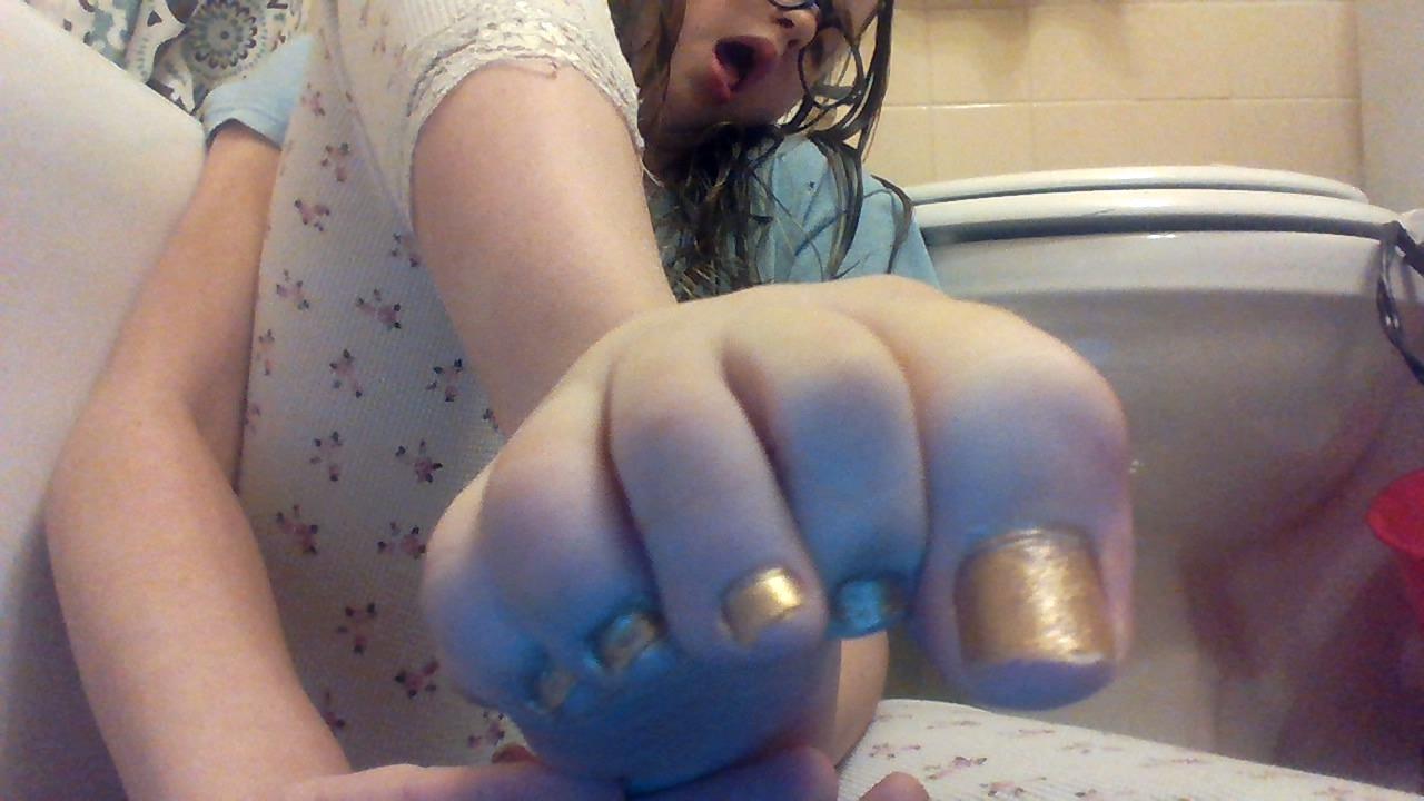 Toe nails Toe nails