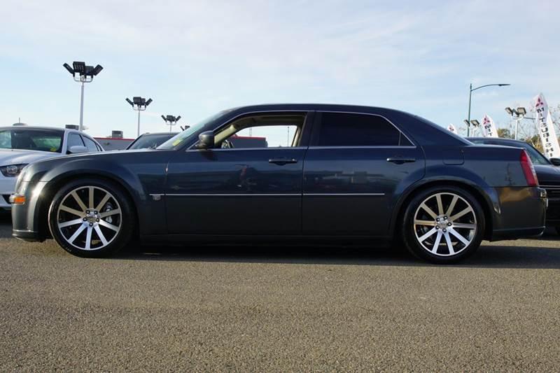 2007 Chrysler 300 Srt8 6.1 liter V-8 20 inch rims 2007 Chrysler 300 Srt8 6.1 liter V-8 20 inch rims