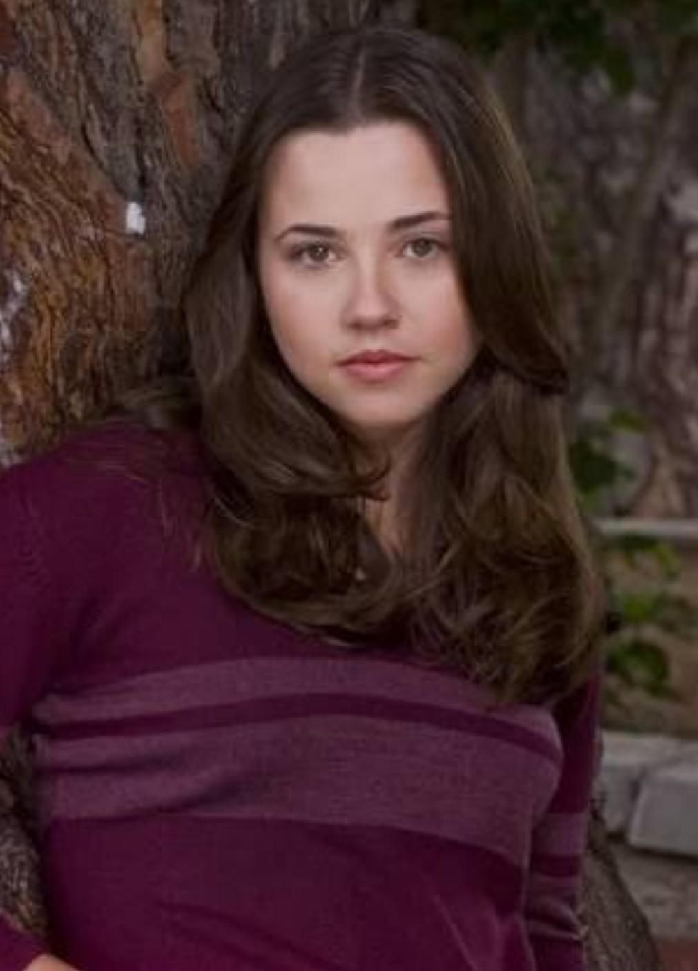 Lindsay Weir (Freaks & Geeks) Lindsay Weir (Freaks & Geeks)