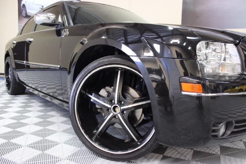 2010 Chrysler 300 Touring V-6 17 inch rims 2010 Chrysler 300 Touring V-6 17 inch rims