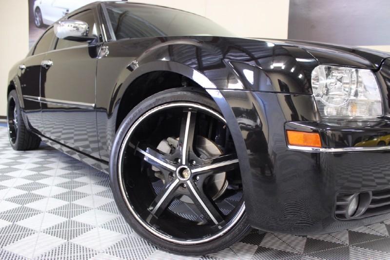 2010 Chrysler 300 Touring V-6 17 inch rims