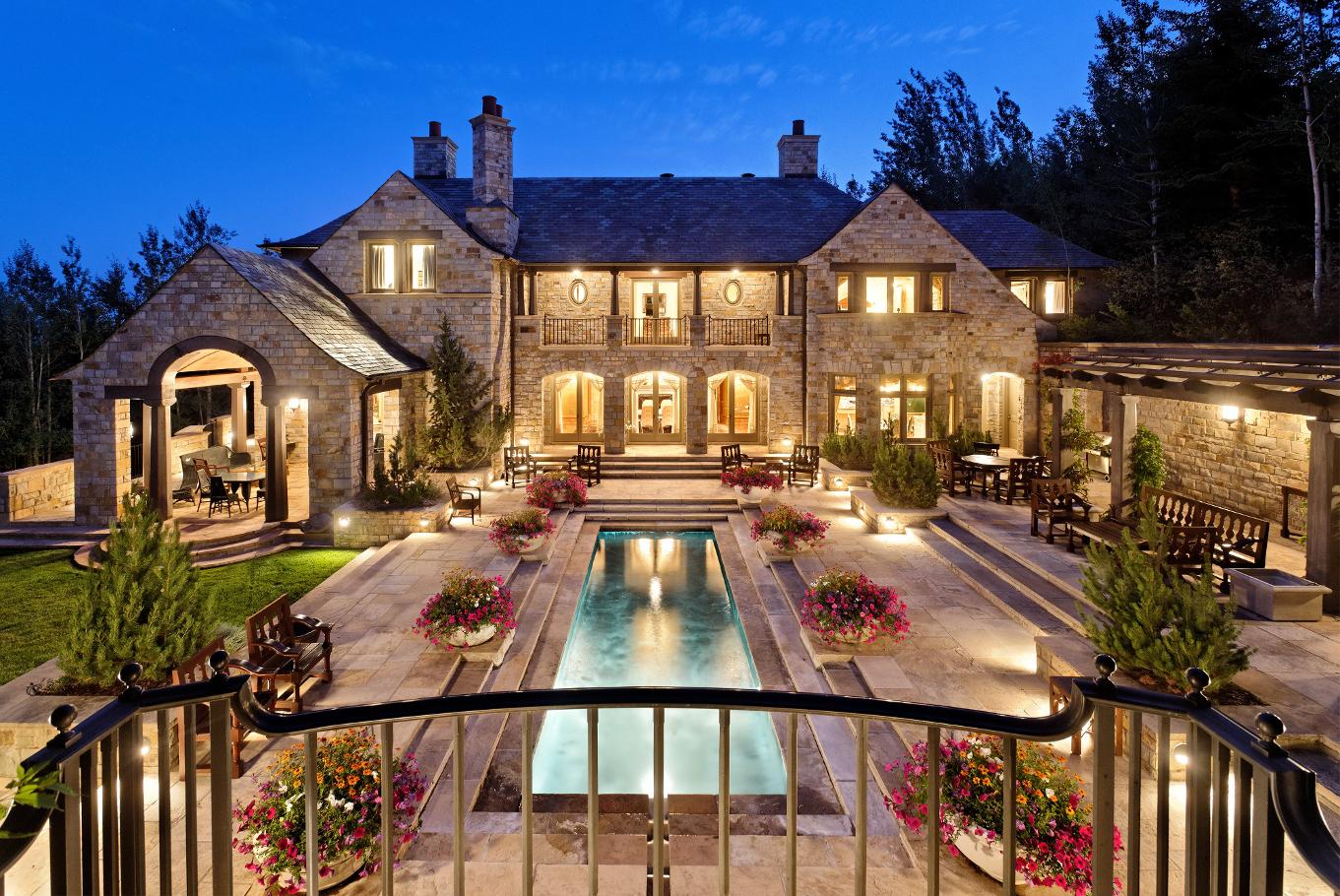 Live in this mansion with maximum security and visit your family