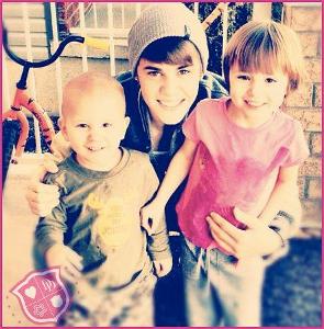 what are the names of justins siblings?