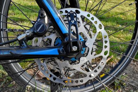 Which brake type is commonly used on mountain bikes?