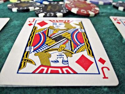 The card game Texas Hold'em belongs to which game variant?
